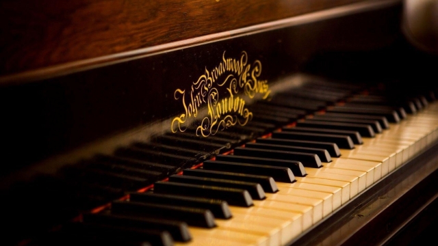 Unlocking Melodies: The Transformative Power of Piano Lessons